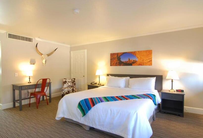 스탠다드 룸 킹사이즈 침대, Palm Canyon Hotel And Rv Resort