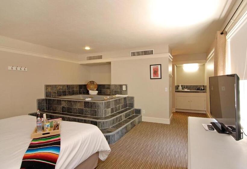 스위트 킹사이즈 침대, Palm Canyon Hotel And Rv Resort