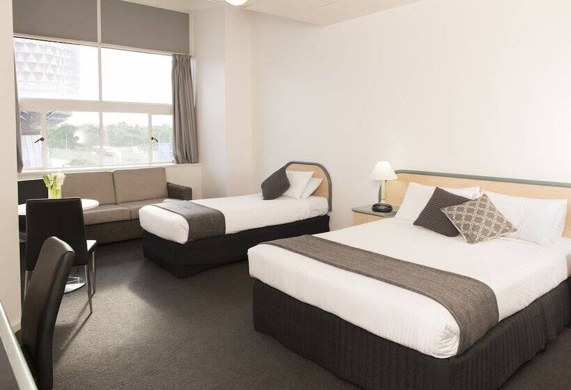 Quarto Familiar, Adelaide Riviera