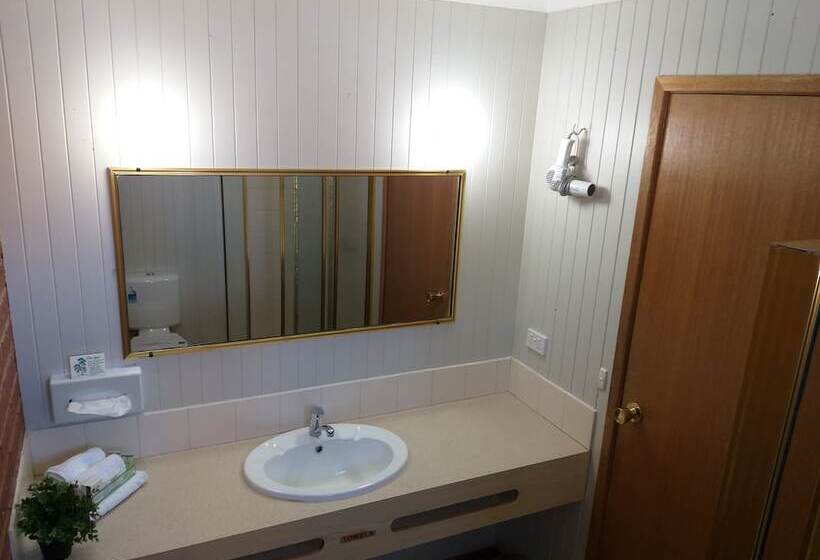 Номер Стандарт, Country Mile Motor Inn