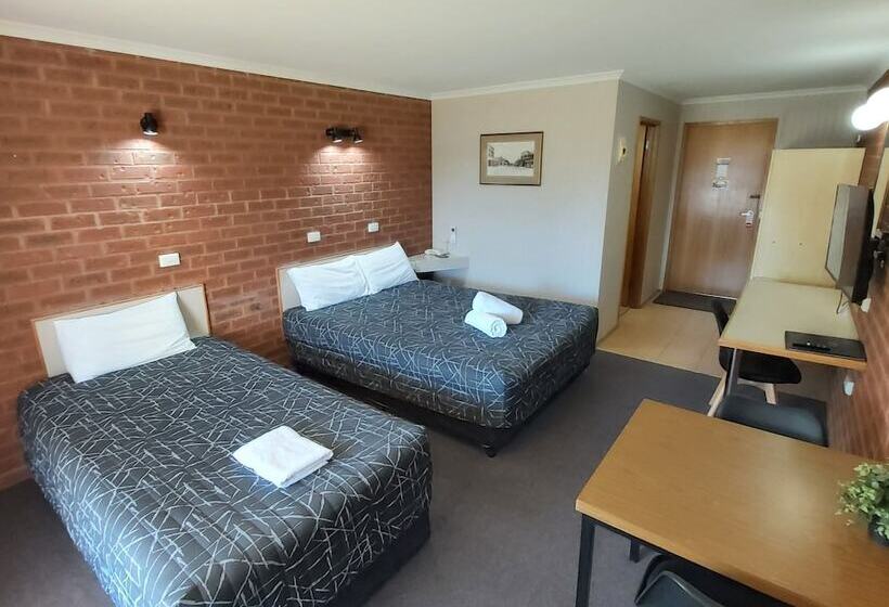 Номер Стандарт, Country Mile Motor Inn
