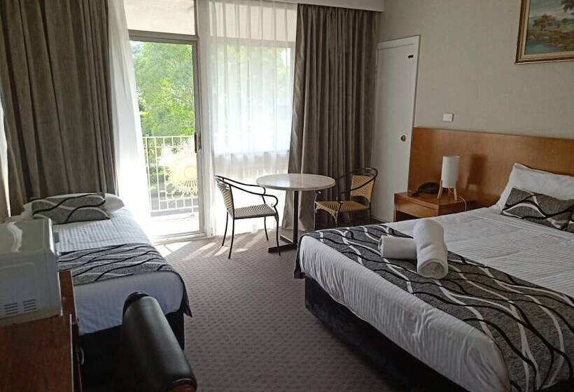 标准间, Molly Morgan Motor Inn