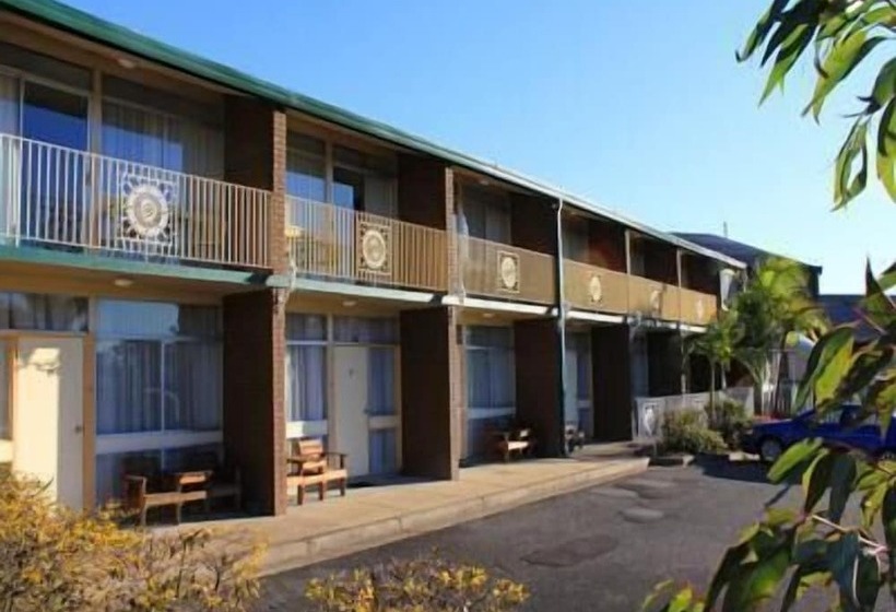 Семейный Номер, Molly Morgan Motor Inn