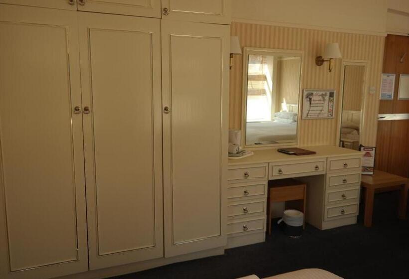 اتاق خانوادگی, Celebrity Bournemouth East Cliff By Villare Hotels