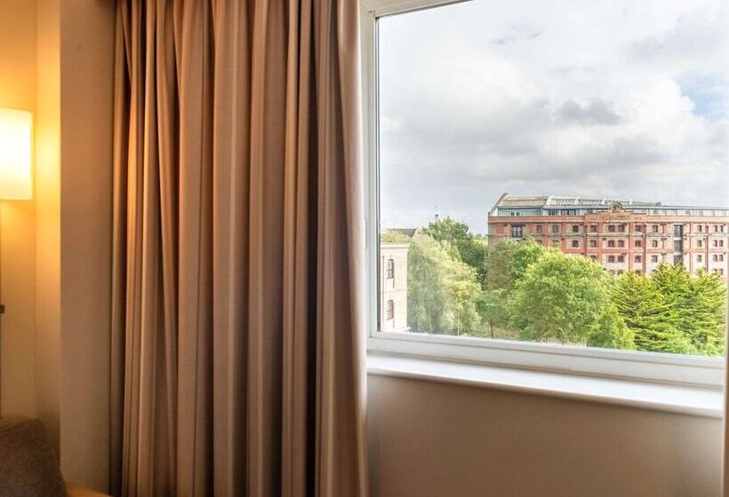 行政房间, Novotel Cardiff Centre