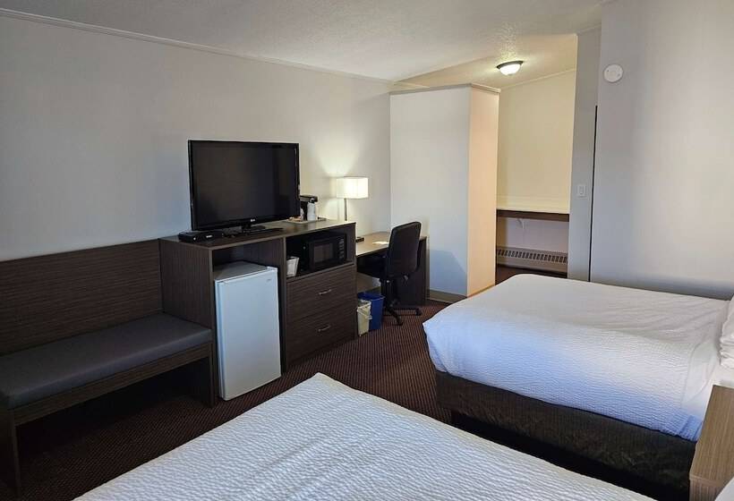 ２ダブルベッドのスタンダードルーム, Days Inn By Wyndham Swift Current