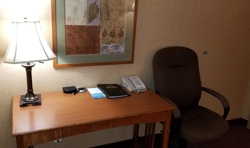 ２ダブルベッドのスタンダードルーム, Days Inn By Wyndham Swift Current