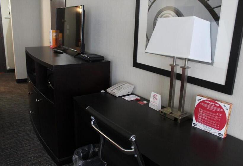 Номер бизнес-класса, Ramada Plaza By Wyndham Regina Downtown