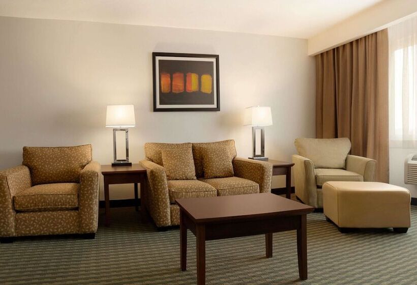 Люкс, Travelodge Hotel By Wyndham Weyburn