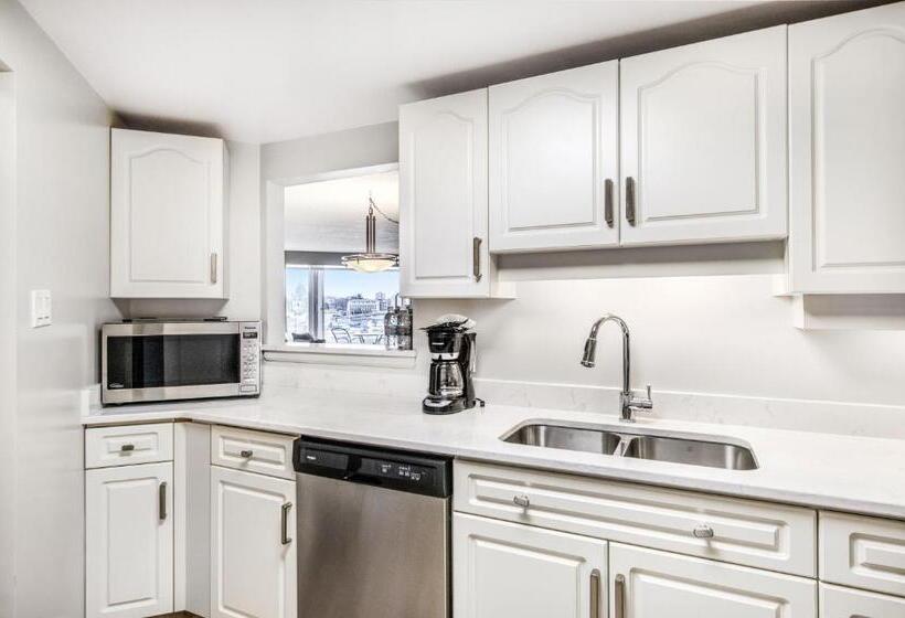 Люкс с Видом, Victoria Regent Waterfront Hotel & Suites