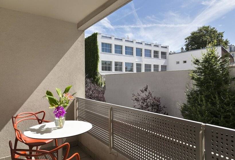 Студио Стандарт с Балконом, Citadines Montmartre Paris