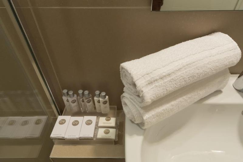 Номер Стандарт Трехместный, Brit Hotel Aux Sacres Reims Centre