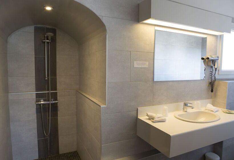 Четырехместный Номер Стандарт, Logis Hotel Le Cerf