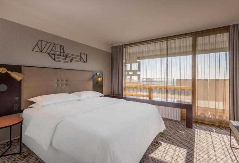 Люкс Deluxe 2 Спальни, Four Points By Sheraton Munich Arabellapark