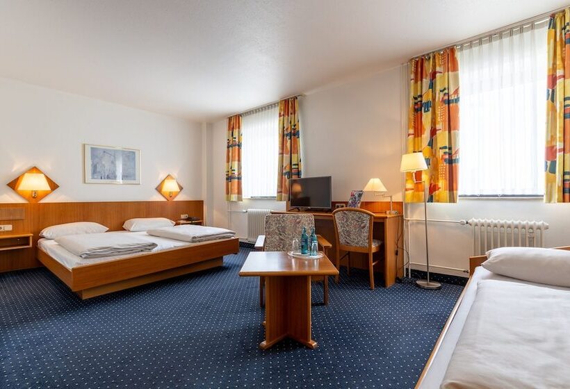 Номер Стандарт Трехместный, Trip Inn Hotel Frankfurt Airport Rüsselsheim