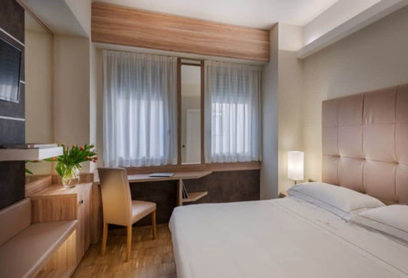 اتاق استاندارد سه نفره, Ariston
