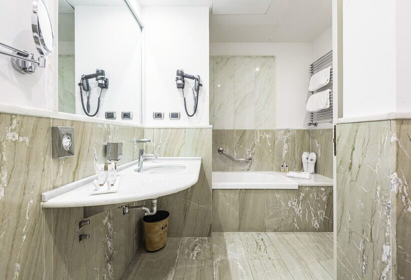 Habitación Triple Estándar, Delle Nazioni