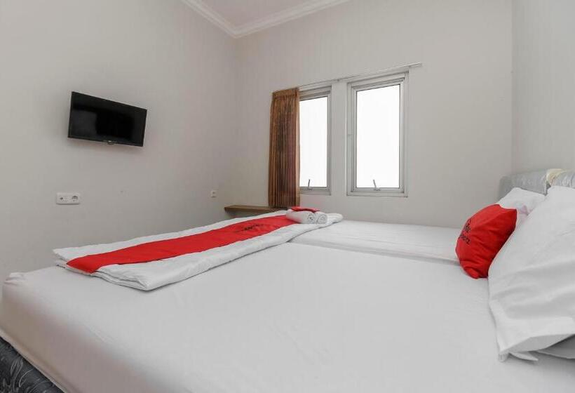 Номер Стандарт, Reddoorz Near Central Park Mall