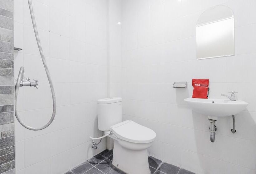 Номер Стандарт, Reddoorz Near Pancoran