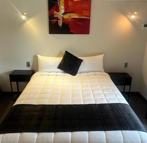 스탠다드 스튜디오, Aquarius Motor Inn