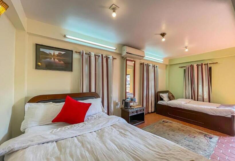 اتاق لوکس با بالکن, Siddhi Laxmi Guest House