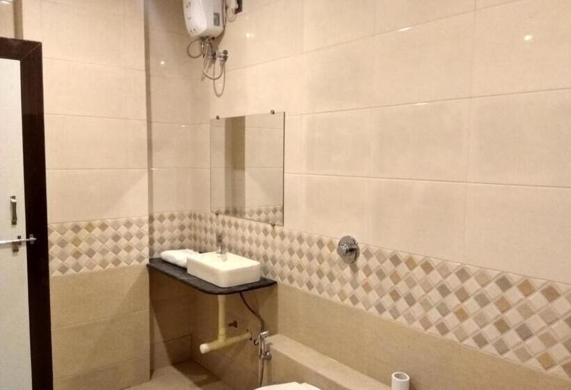اتاق لوکس, Jk Rooms 126 Parashar Legacy   Opp Railway Station
