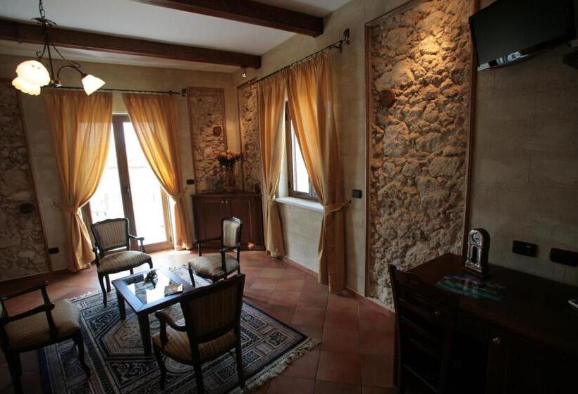 Люкс с Балконом, Luxury Accommodation