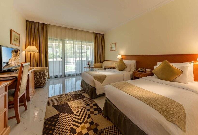 스탠다드 룸 풀장 전망, Golden Tulip Nizwa