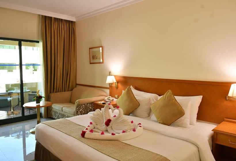 스탠다드 룸 풀장 전망, Golden Tulip Nizwa