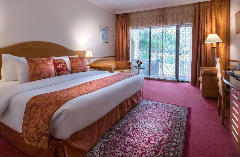 스탠다드 룸 풀장 전망, Golden Tulip Nizwa