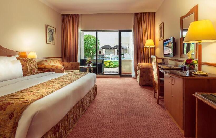 스탠다드 룸 풀장 전망, Golden Tulip Nizwa