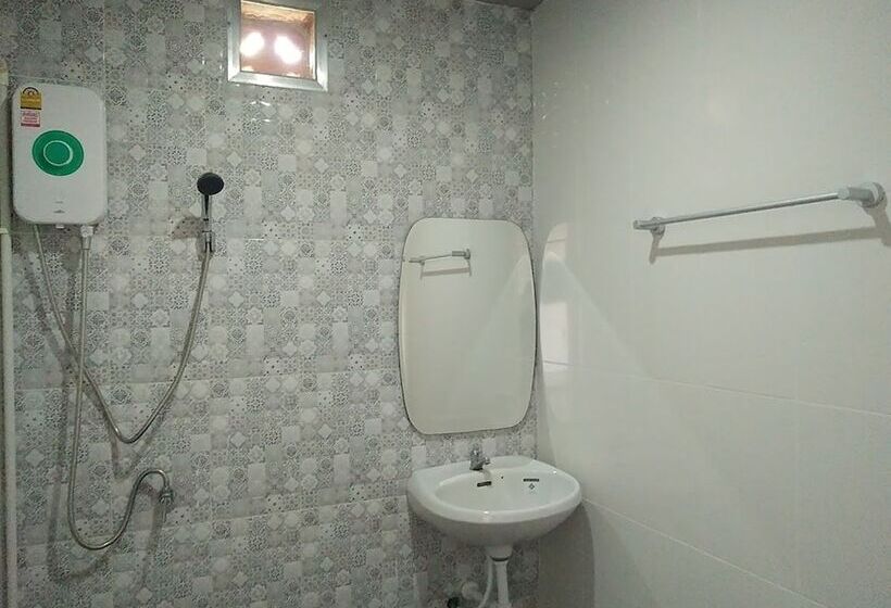 اتاق لوکس با چشم‌انداز شهر, In Phuket House