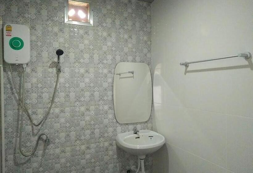 اتاق لوکس با چشم‌انداز شهر, In Phuket House