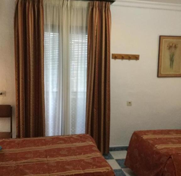 اتاق استاندارد سه نفره, Pension Zurita