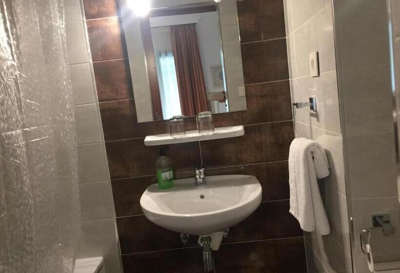 اتاق راحتی سه تخته, Pension Zurita