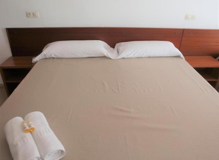 Номер Стандарт, Hostel Costa Brava
