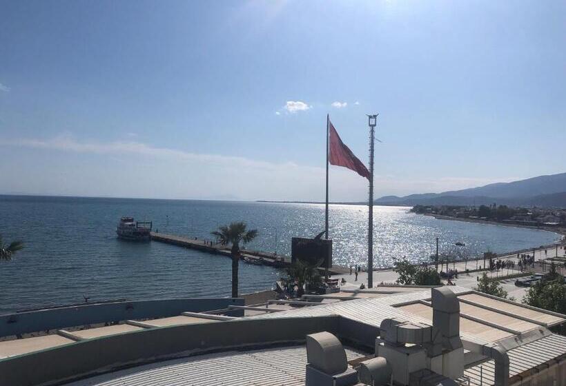اتاق خانوادگی با چشم‌انداز دریا, Ozsoy
