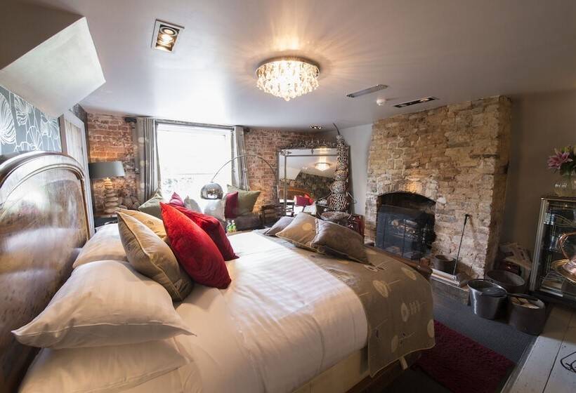 سوییت سوپریور, The Five Bells Inn