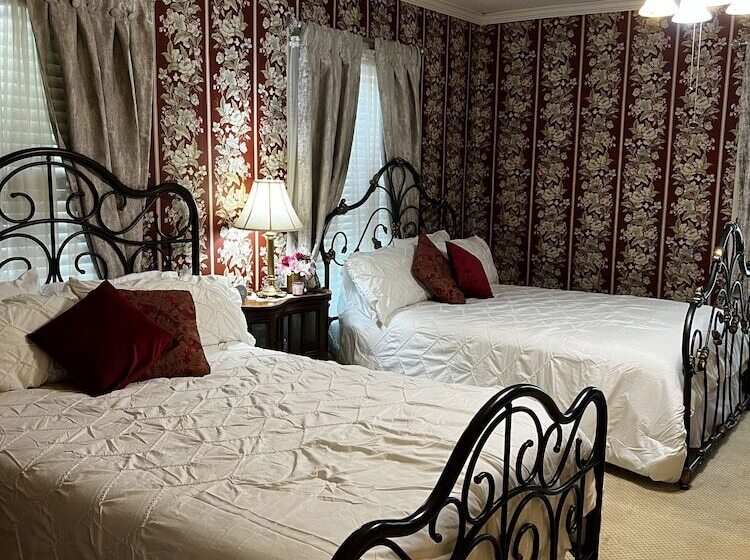 Четырехместный Номер Стандарт, Commodore Bed & Breakfast