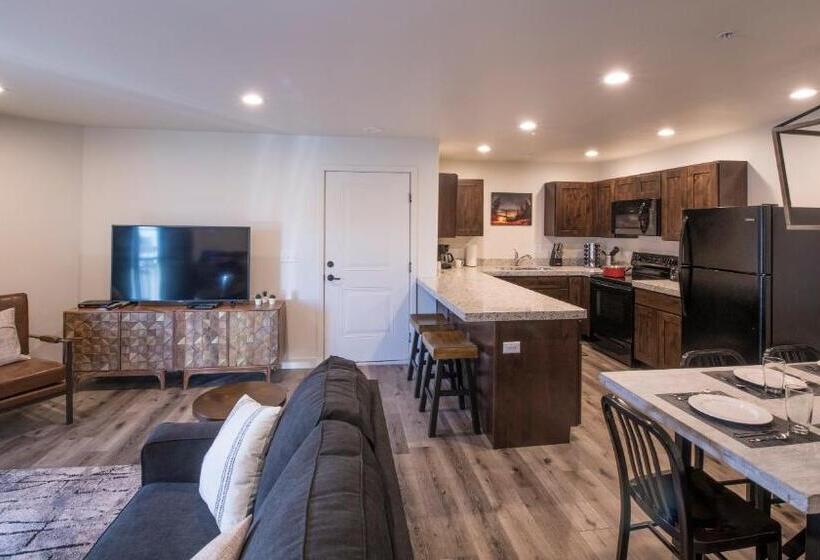 آپارتمان 1 خوابه با چشمانداز, Moab Redcliff Condos