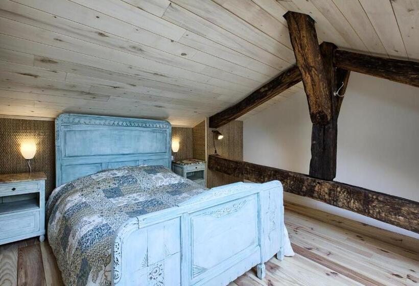 جناح جونيور مطل على الحديقة, La Grange D'oustaud