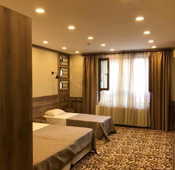 اتاق استاندارد سه نفره, Keles