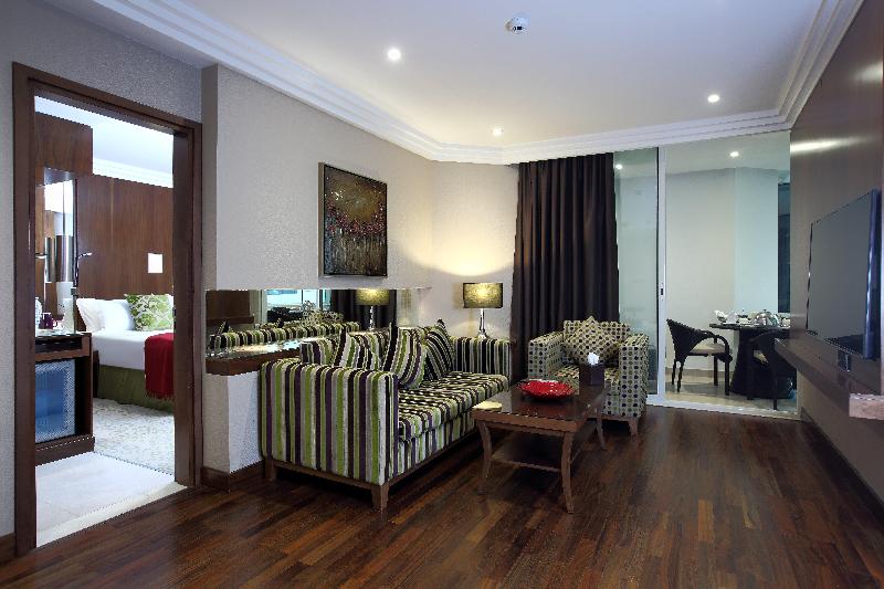 Люкс, Crowne Plaza Hotel Riyadh Minhal, An Ihg