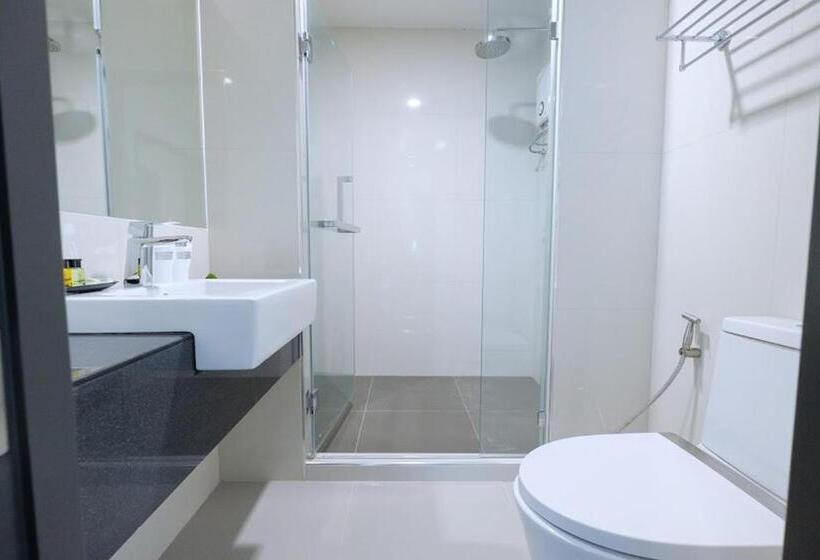 اتاق استاندارد سه تخته با بالکن, Clover Hotel Hatyai
