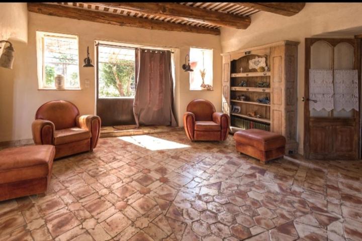 Номер Стандарт с Террасой, La Medievale Du Luberon