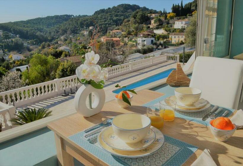 Номер Deluxe Вид на Море Боковой, Villa La Terre Des Lauriers B&b