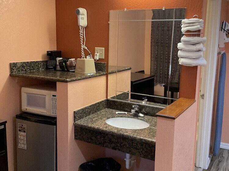 חדר סטנדרט שתי מיטות זוגיות, Budget Motel