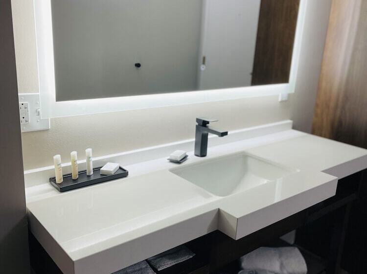Люкс Повышенной Комфортности, Luxor Inn & Suites, A Travelodge By Wyndham
