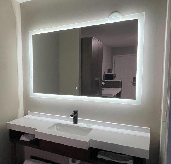 Студия Deluxe, Luxor Inn & Suites, A Travelodge By Wyndham