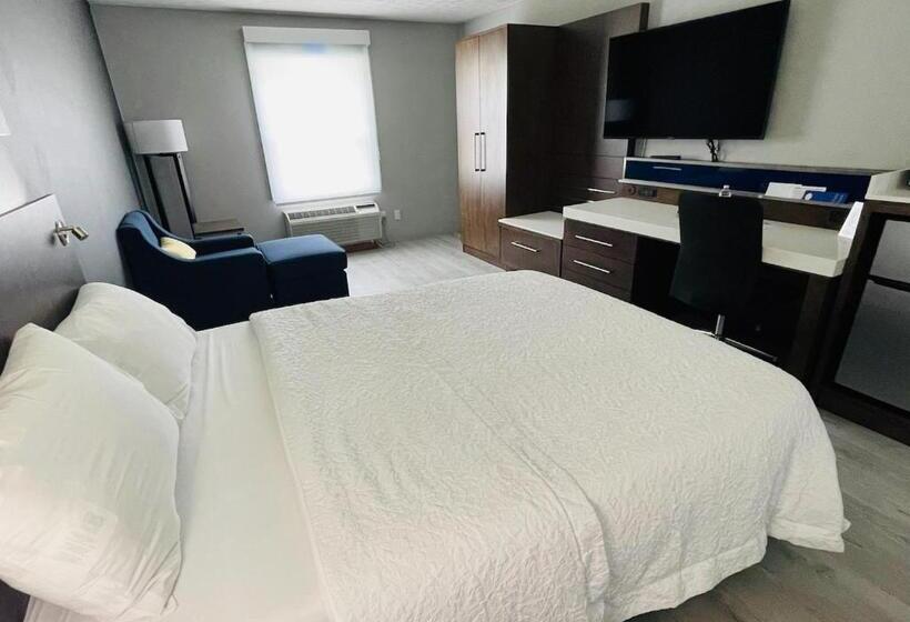 Люкс Кровать Кинг, Luxor Inn & Suites, A Travelodge By Wyndham